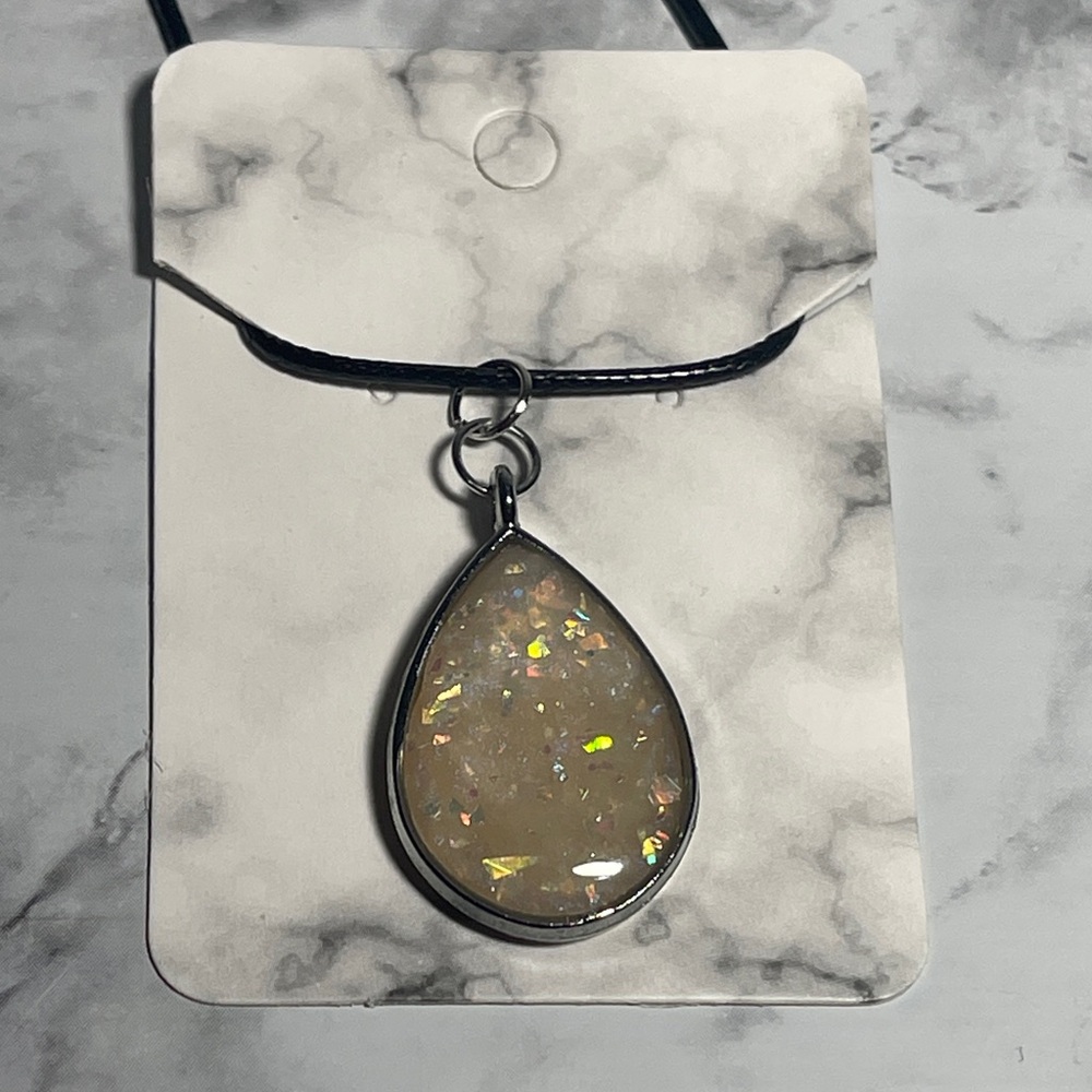 Elegant Silver and Cream Teardrop Pendant Necklace